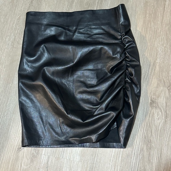 Zara Dresses & Skirts - Zara Black Faux Leather Skirt with Side Ruching Size S 🦄
